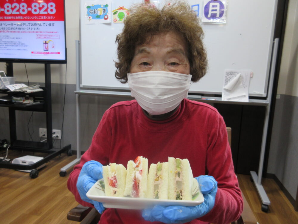 島田市グループホーム_フルーツサンドづくり
