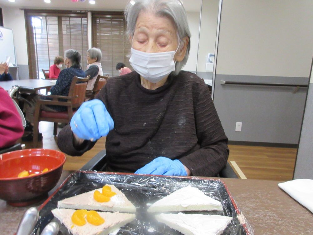 島田市グループホーム_フルーツサンドづくり