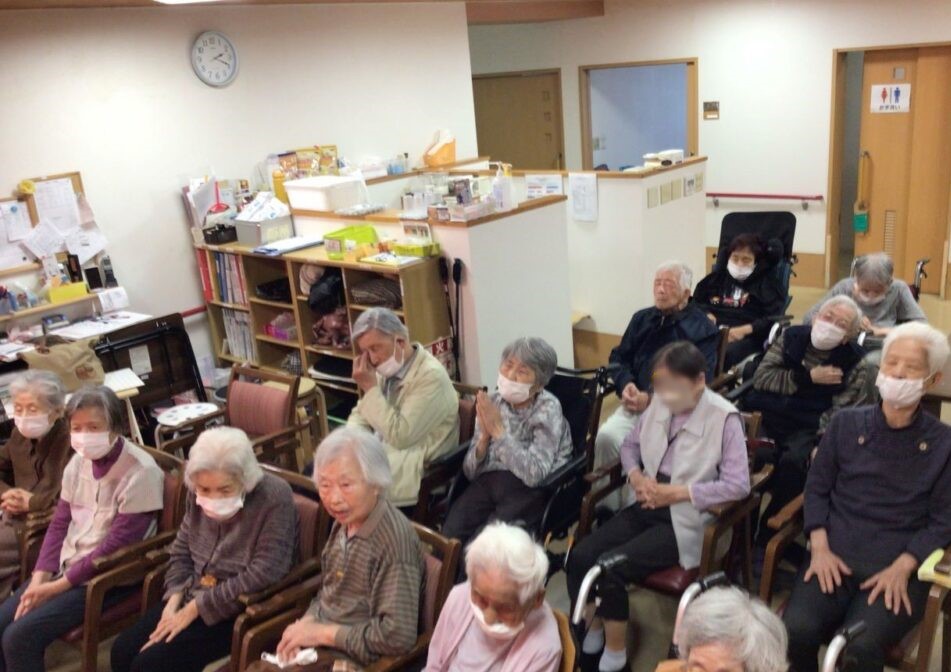静岡市駿河区グループホーム_尺八演奏