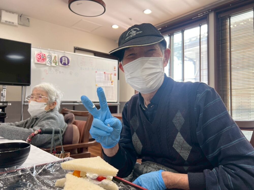 島田市グループホーム_フルーツサンドづくり