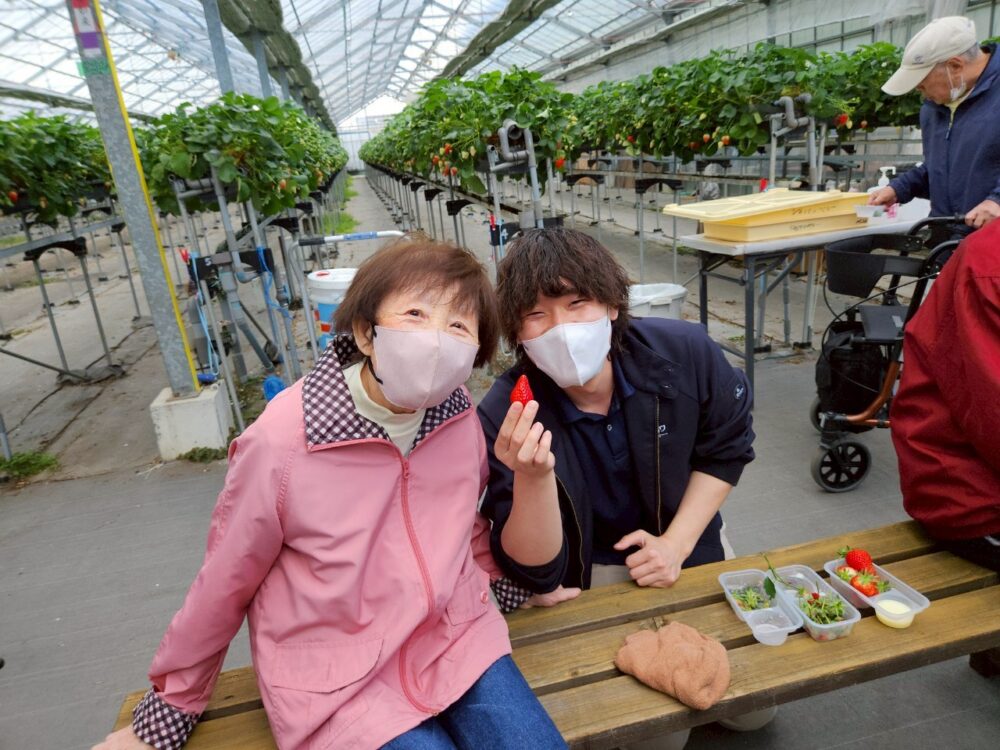 藤枝市グループホーム_青葉町悠々散歩Vol5いちご狩りツアー