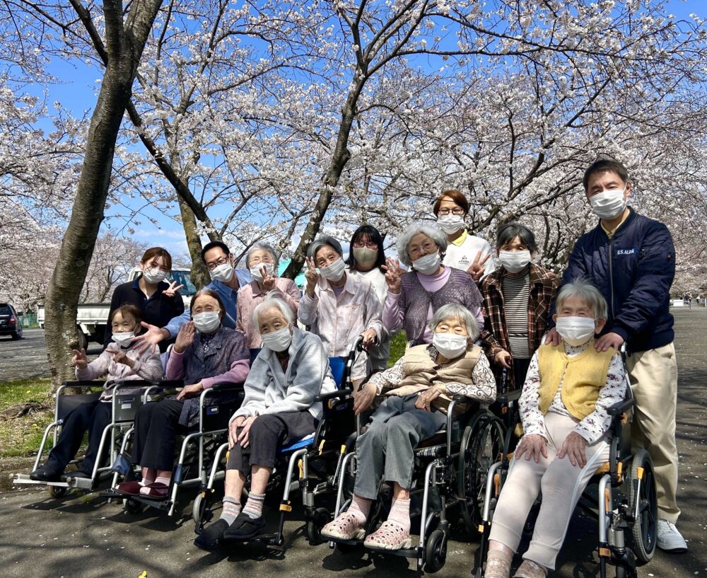 厚原グループホーム 桜観賞ドライブ