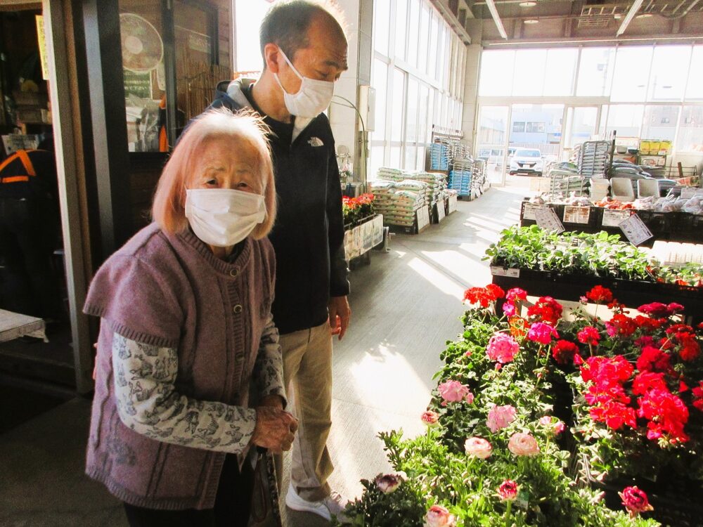 沼津市グループホーム_3月の園芸活動