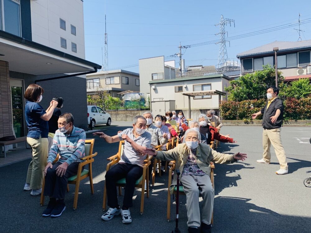 富士市グループホーム_運動レク20255