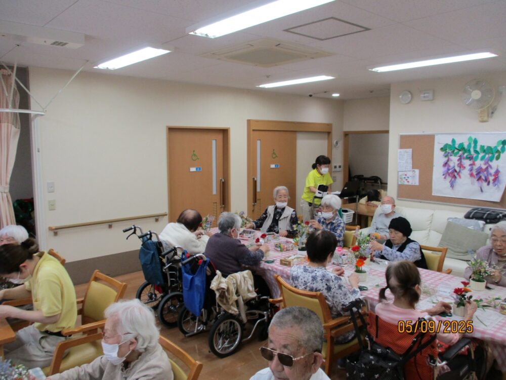 静岡市葵区グループホーム_フラワーアレンジメント20255