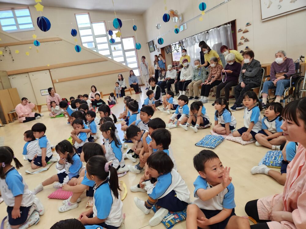 藤枝市グループホーム_幼稚園との地域交流4月誕生日会