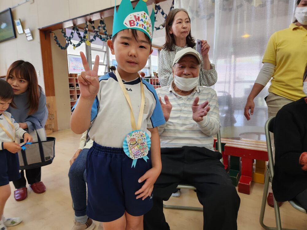 藤枝市グループホーム_幼稚園との地域交流4月誕生日会