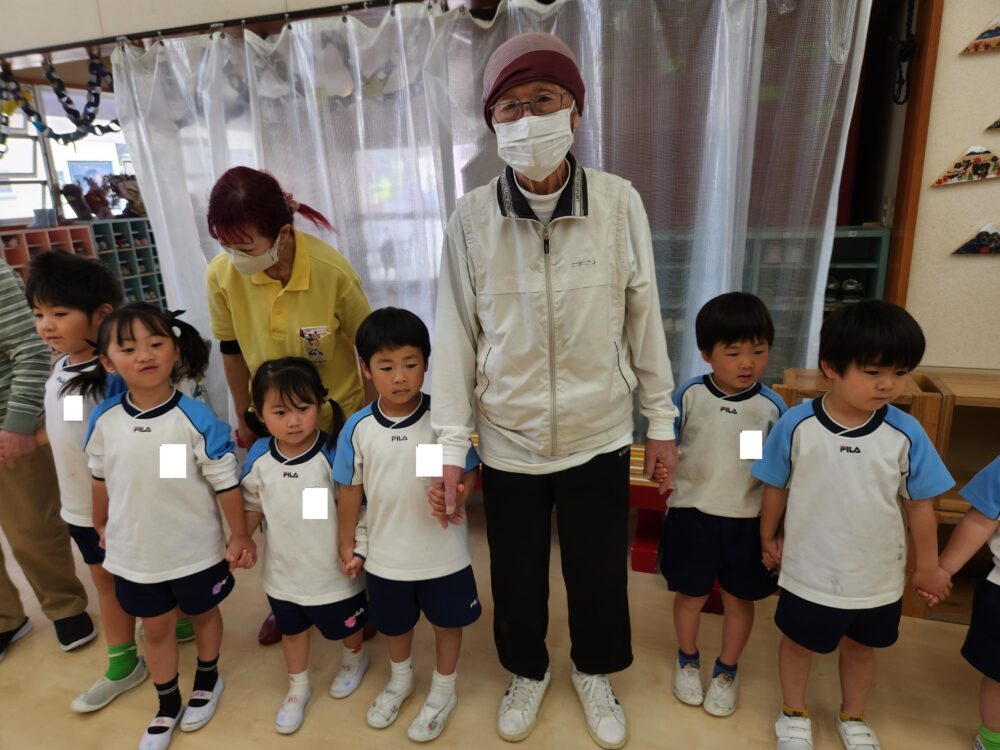 藤枝市グループホーム_幼稚園との地域交流4月誕生日会