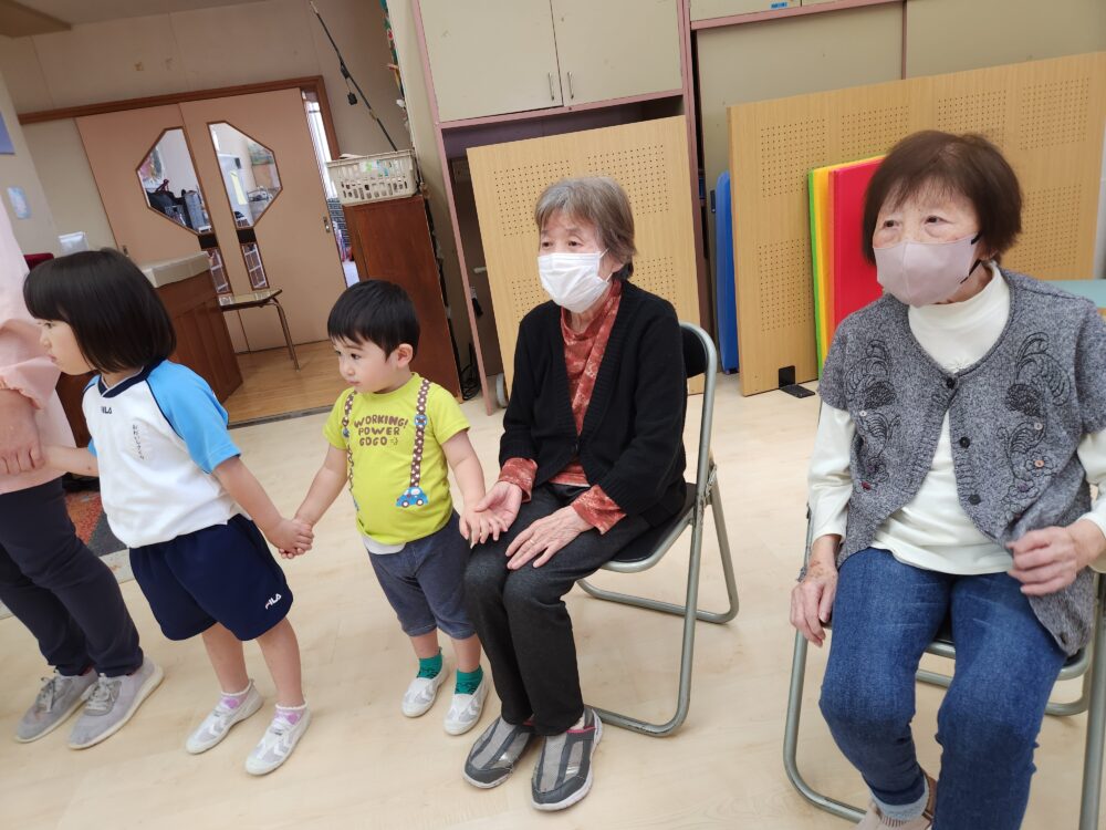 藤枝市グループホーム_幼稚園との地域交流4月誕生日会