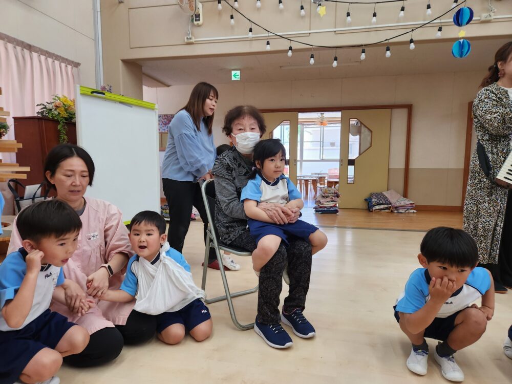 藤枝市グループホーム_幼稚園との地域交流4月誕生日会