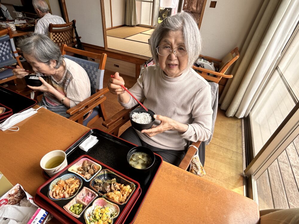 静岡市駿河区グループホーム_シラス丼