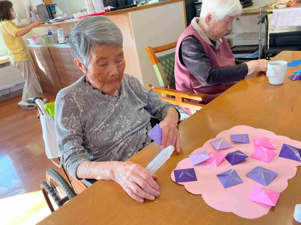 静岡市駿河区グループホーム_壁紙づくり紫陽花編