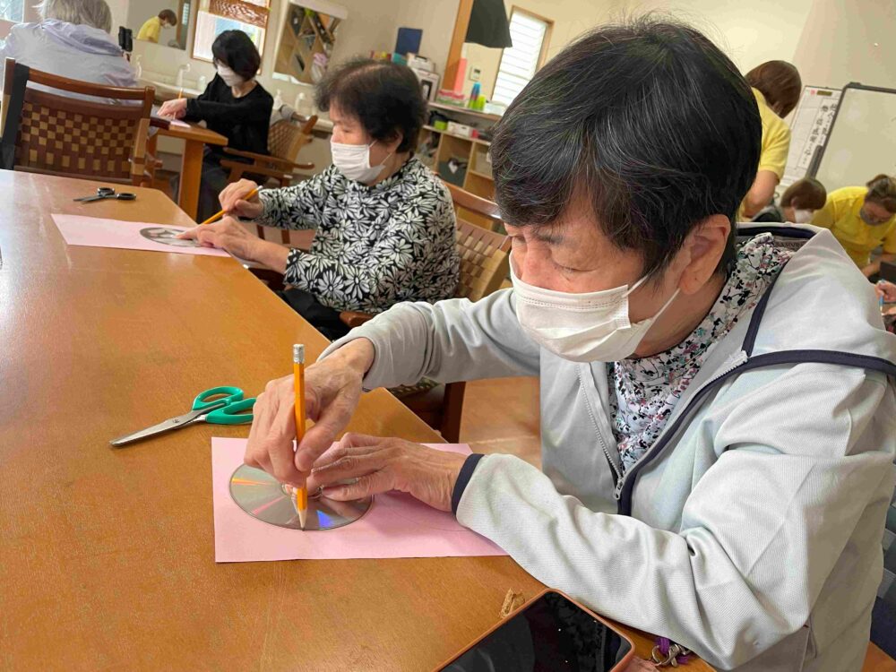 静岡市駿河区グループホーム_カーネーションに想いを添えて
