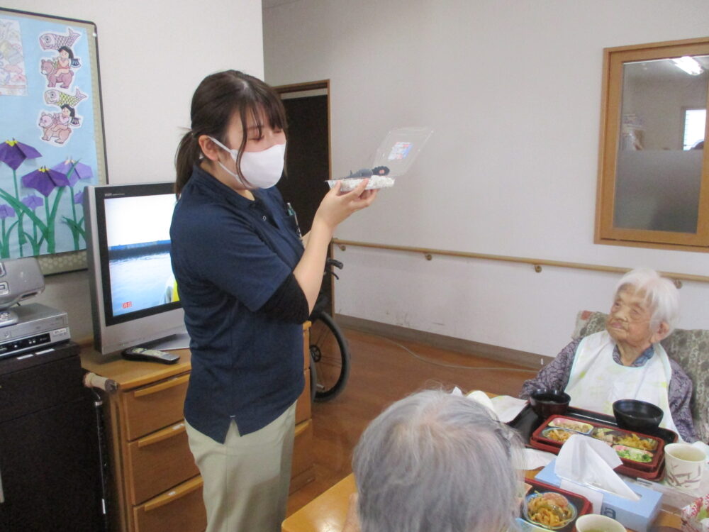 静岡市駿河区グループホーム_シラス丼