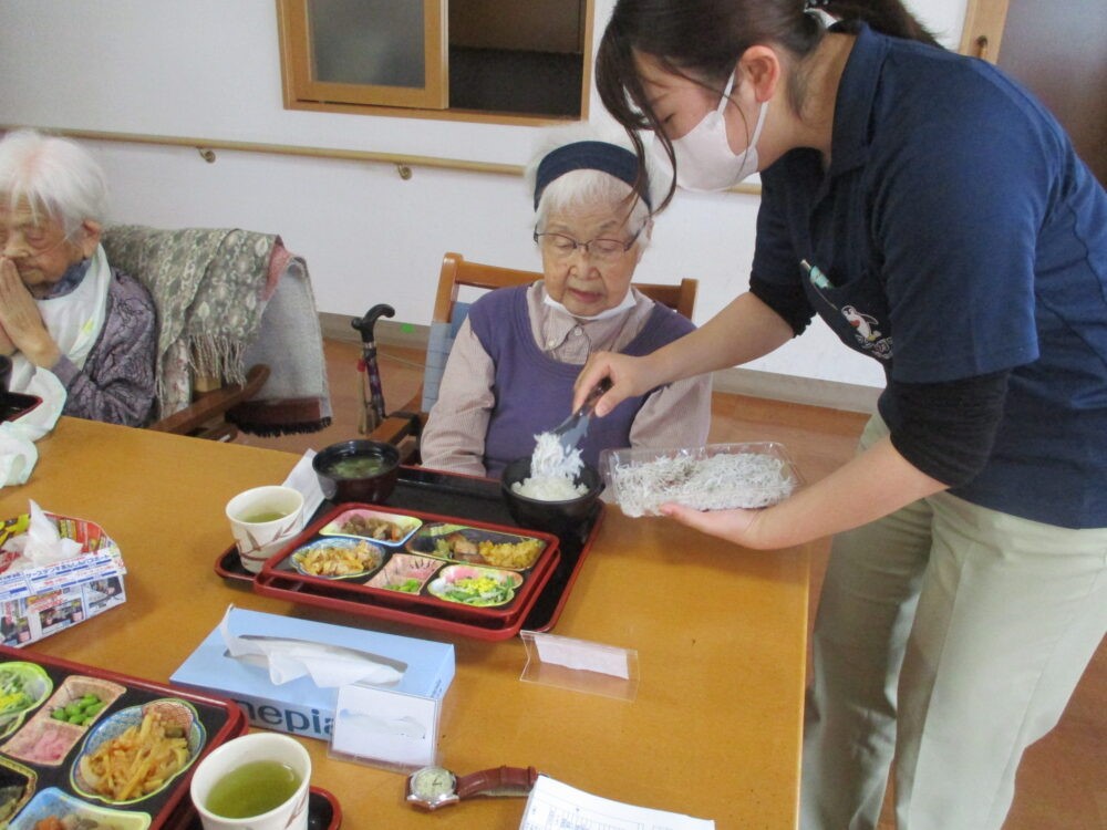 静岡市駿河区グループホーム_シラス丼