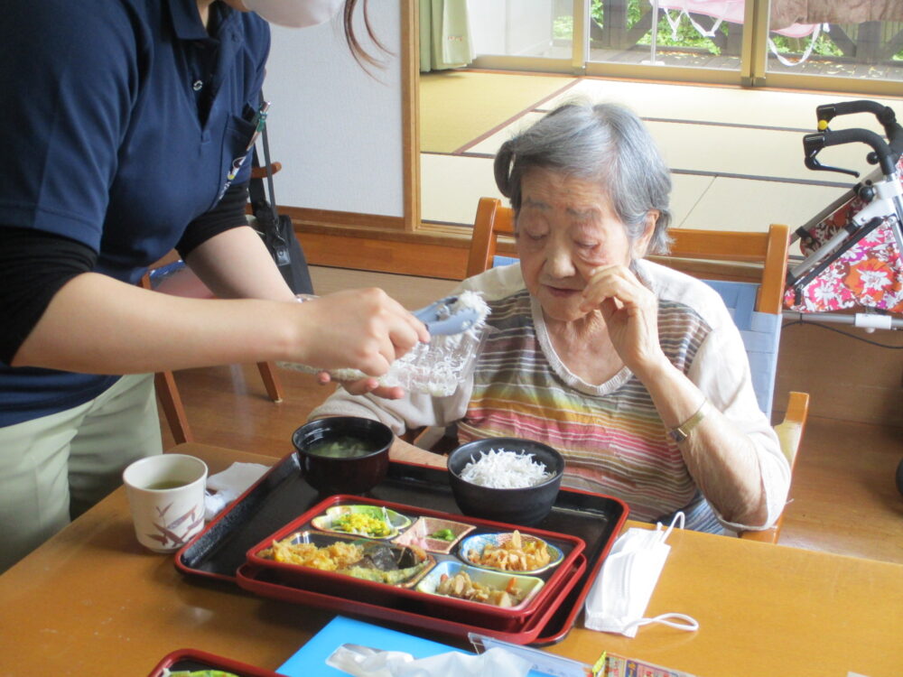 静岡市駿河区グループホーム_シラス丼