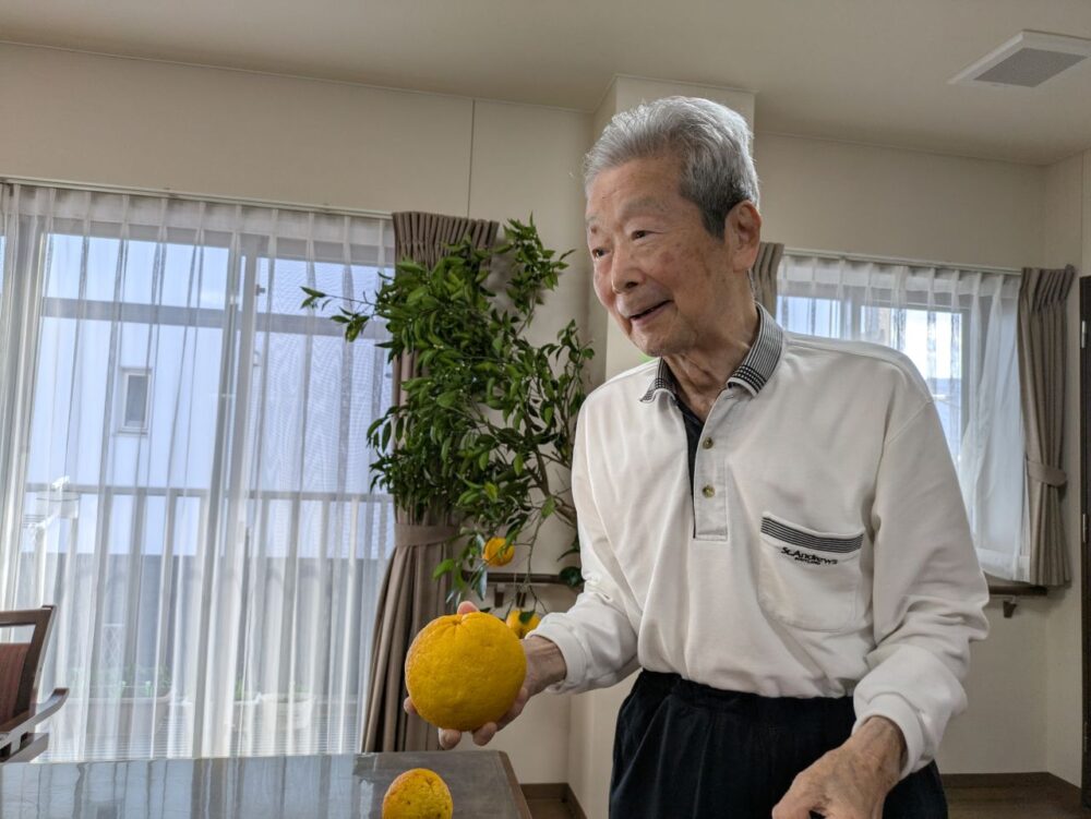 富士市グループホーム_甘夏狩りレクリエーション