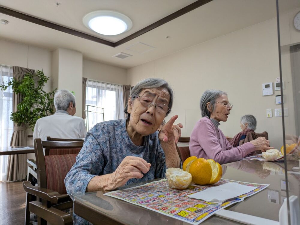 富士市グループホーム_甘夏狩りレクリエーション