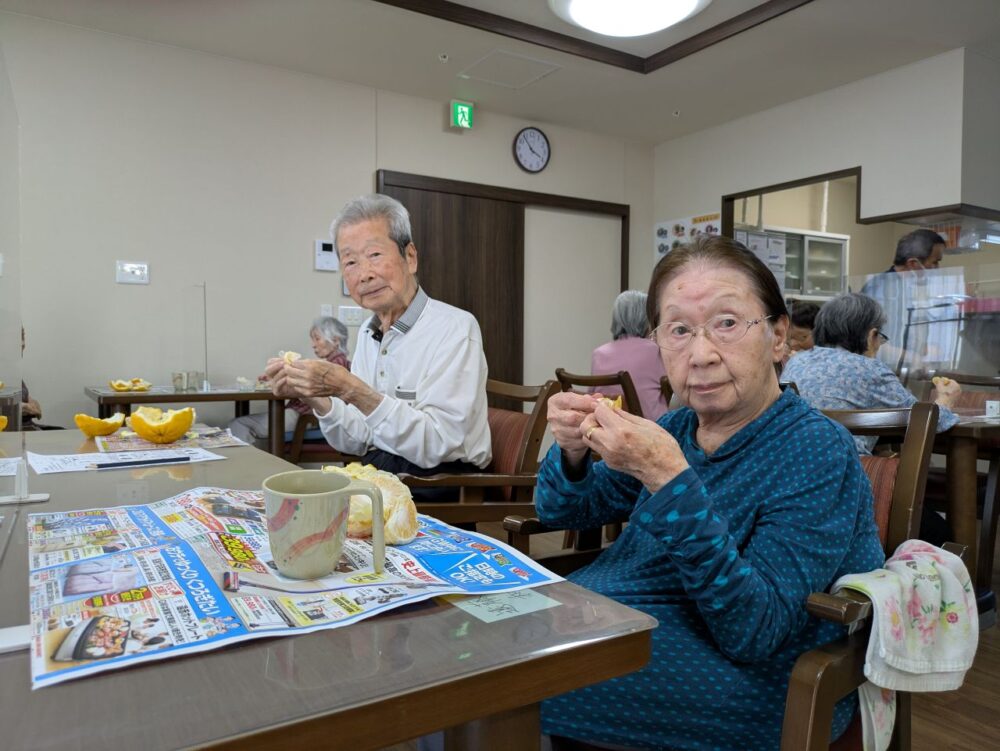富士市グループホーム_甘夏狩りレクリエーション