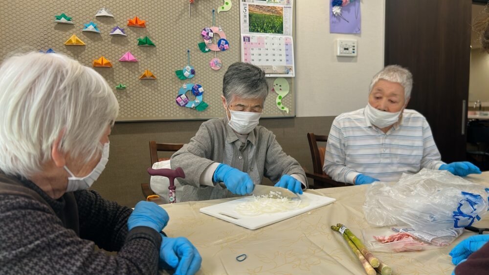 藤枝市グループホーム_春野菜のキッシュ作り