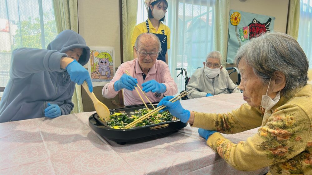 藤枝市グループホーム_春野菜のキッシュ作り