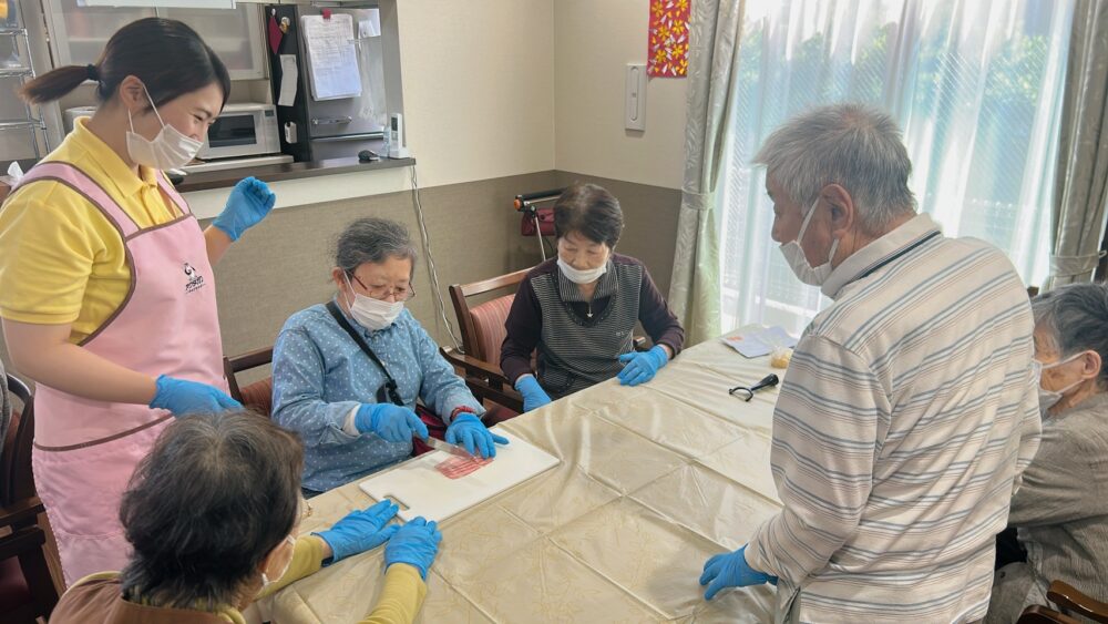 藤枝市グループホーム_春野菜のキッシュ作り