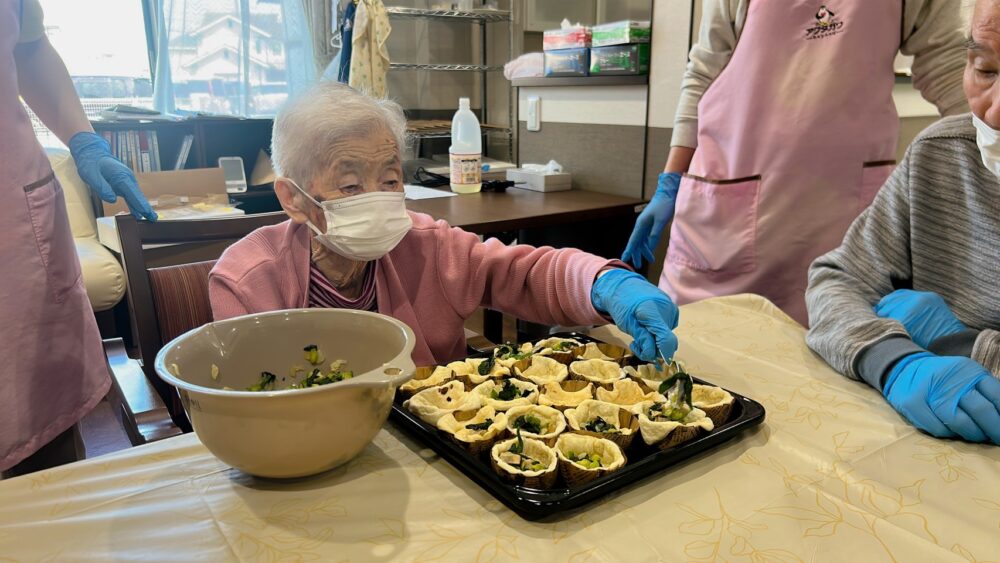 藤枝市グループホーム_春野菜のキッシュ作り