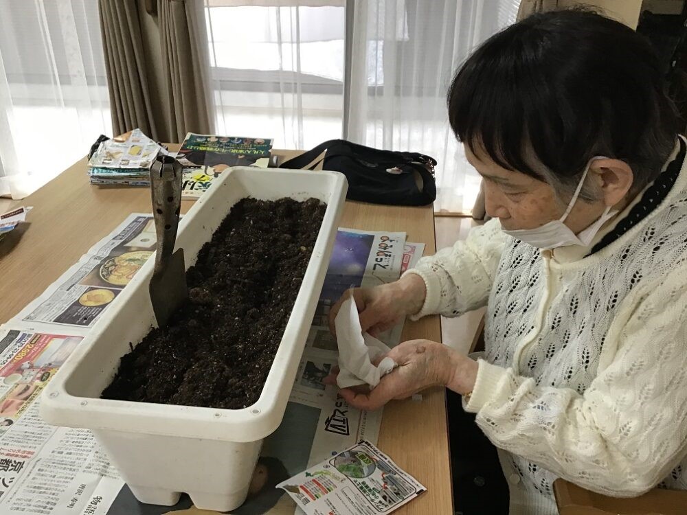 沼津市グループホーム_5月の園芸活動