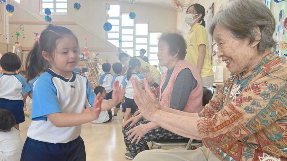 藤枝青葉町小規模多機能 幼稚園との地域交流~5月誕生日会~