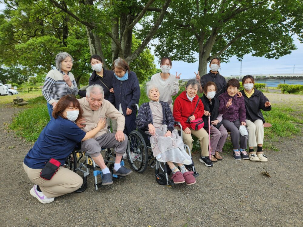 藤枝青葉町グループホーム 青葉町悠々散歩Vol.6 ~栃山川中の橋公園散歩~