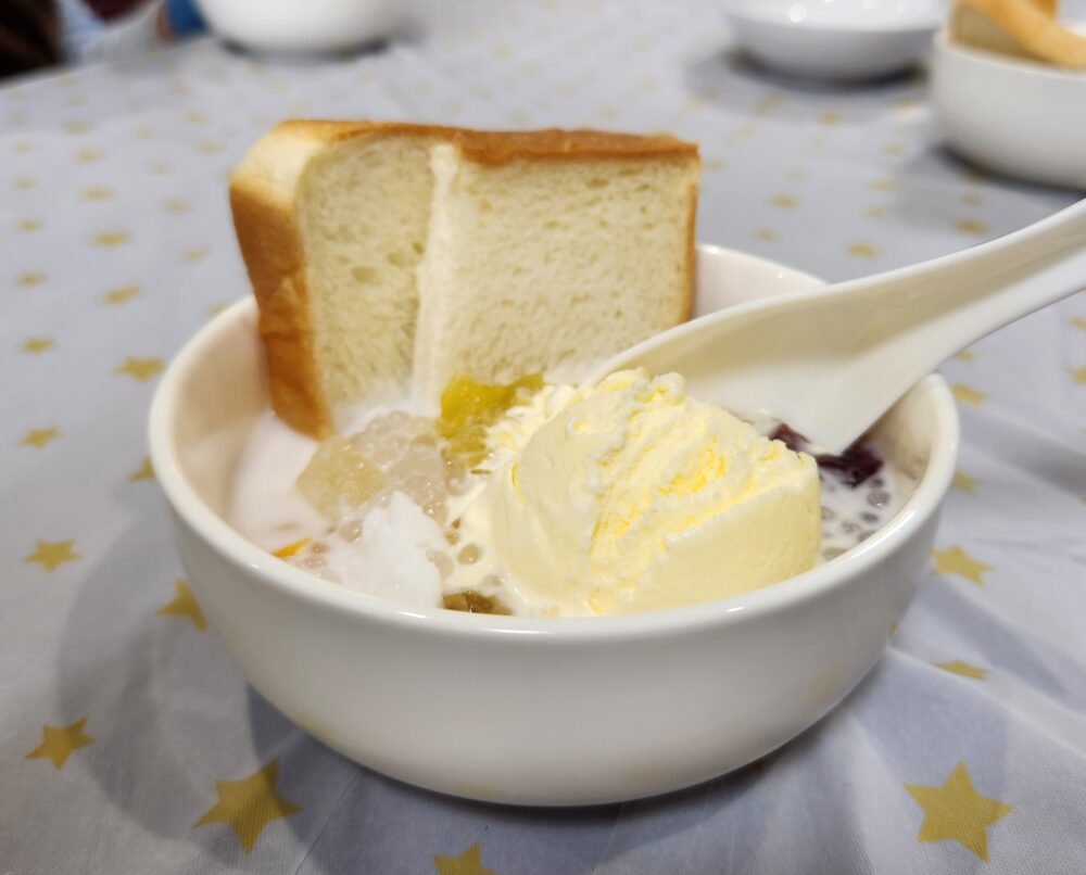 藤枝青葉町グループホーム ミャンマーの伝統的なおやつ作り