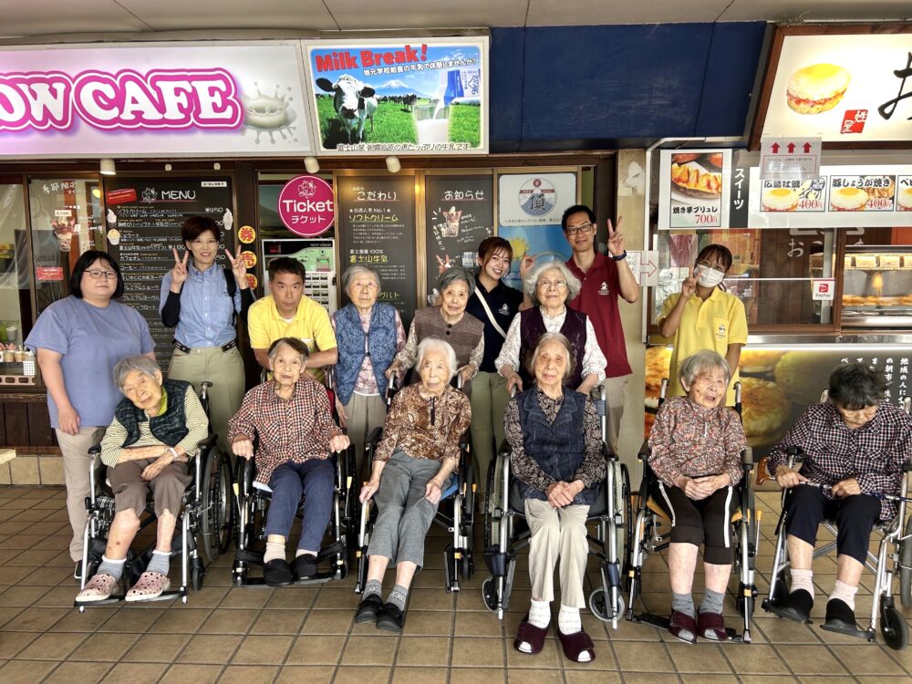 厚原グループホーム アイスクリームを食べに行こう