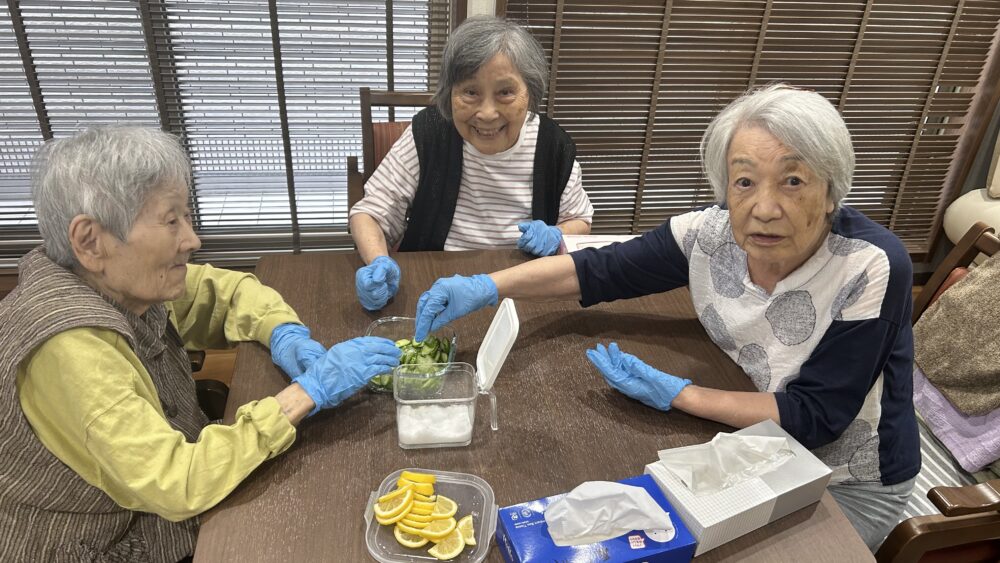 島田東グループホーム きゅうりのレモン漬け