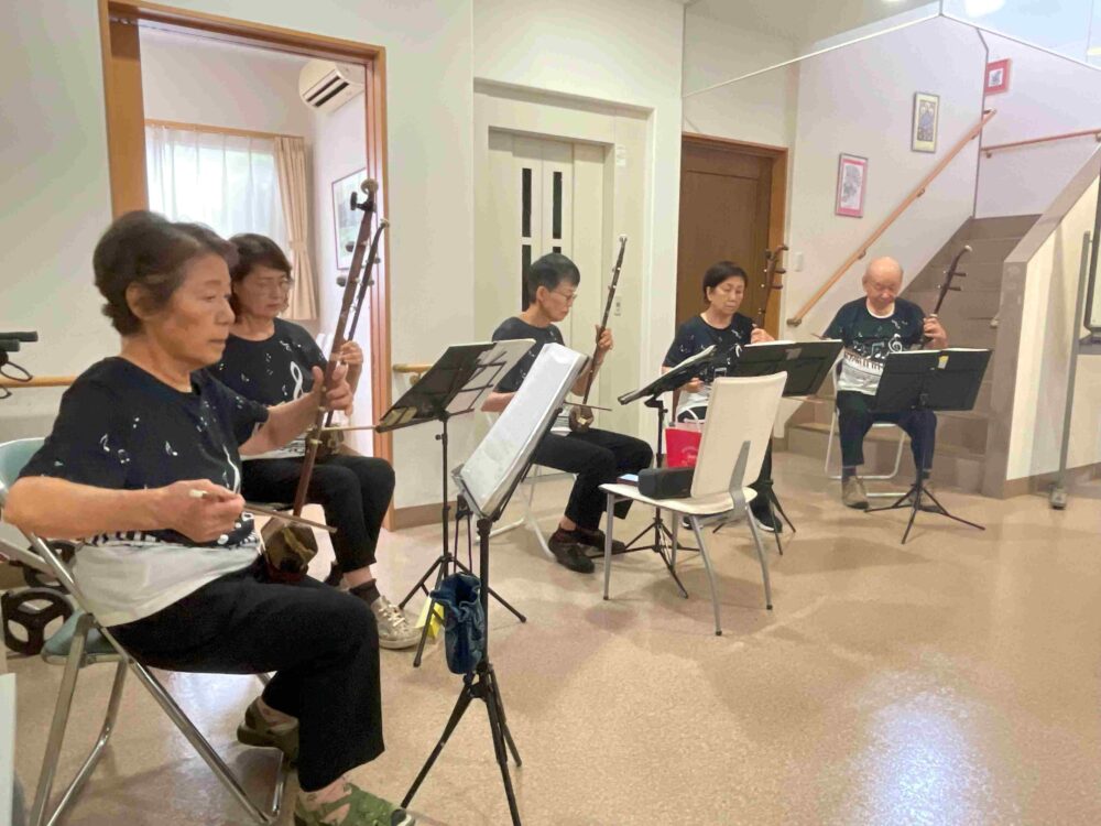 八幡小規模多機能 待ってました!二胡の演奏会!