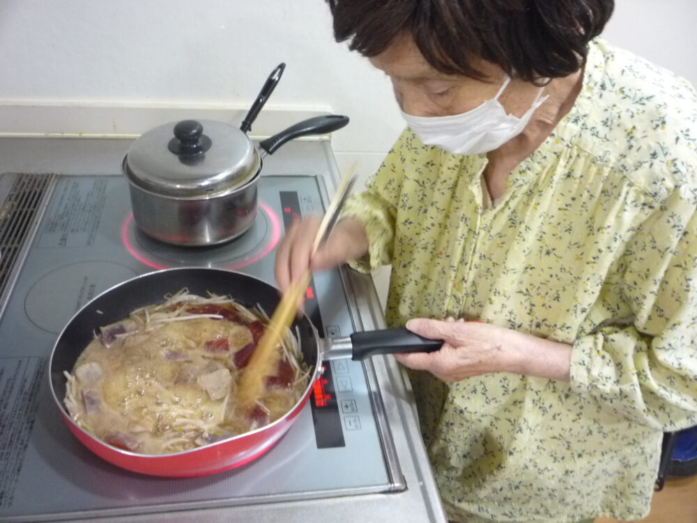 静岡市清水区グループホーム_昼食作りレク