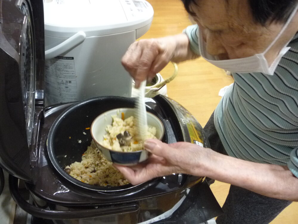静岡市清水区グループホーム_昼食作りレク