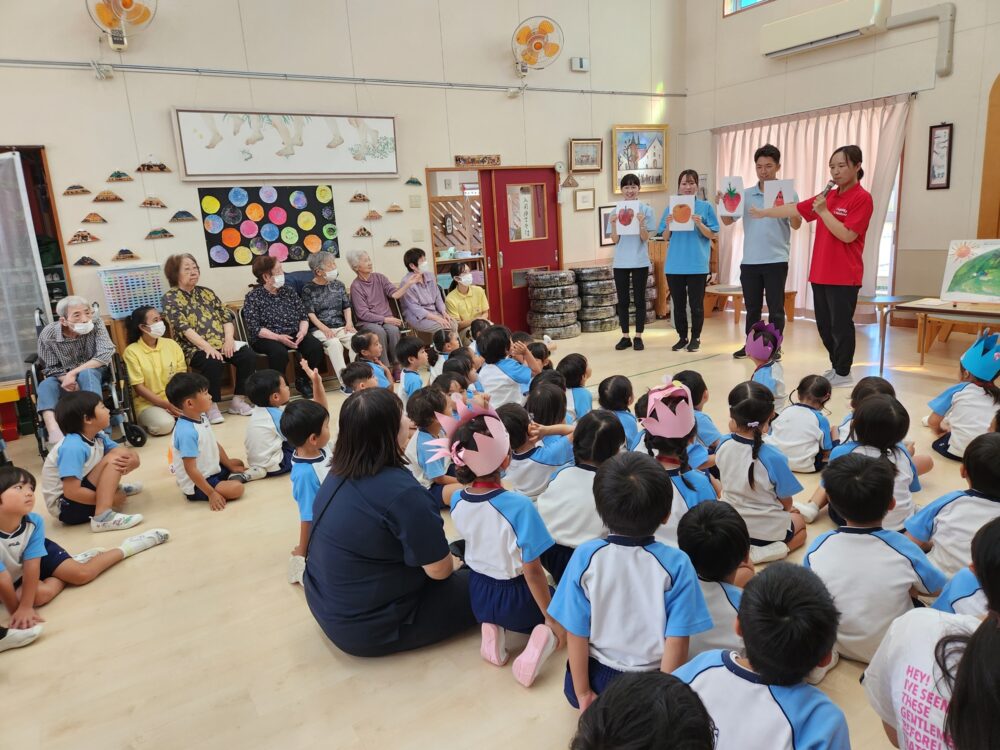 藤枝市グループホーム_幼稚園の誕生日会　世代間交流＆他国交流