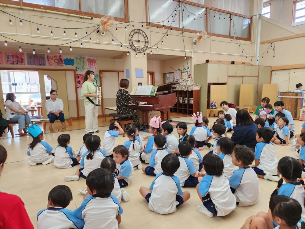 藤枝市グループホーム_幼稚園の誕生日会 世代間交流&他国交流