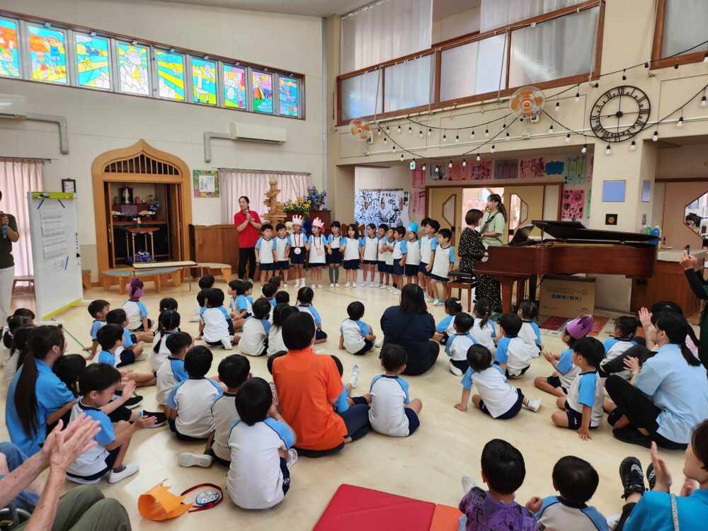 藤枝市グループホーム_幼稚園の誕生日会 世代間交流&他国交流