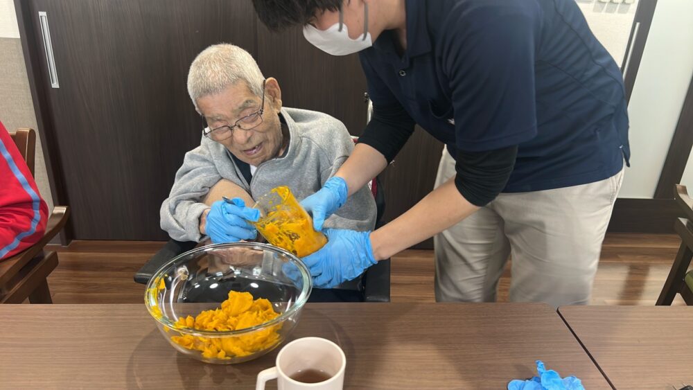 藤枝市グループホーム_秋のプチスポーツ大会かぼちゃプリンで元気に