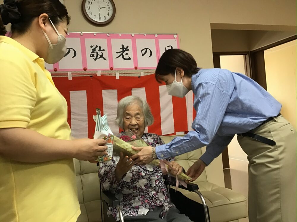 沼津市グループホーム_敬老のお祝い2025