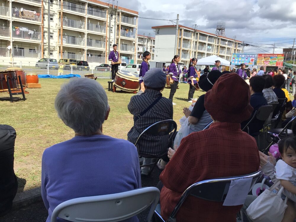 静岡市駿河区グループホーム_地域の輪が広がる秋まつりとサツマイモ掘り