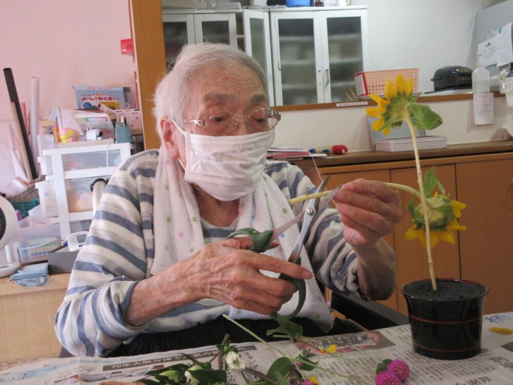 静岡市老人ホーム_フラワーアレンジメント2025.10