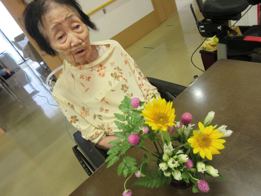 静岡市老人ホーム_フラワーアレンジメント2025.10