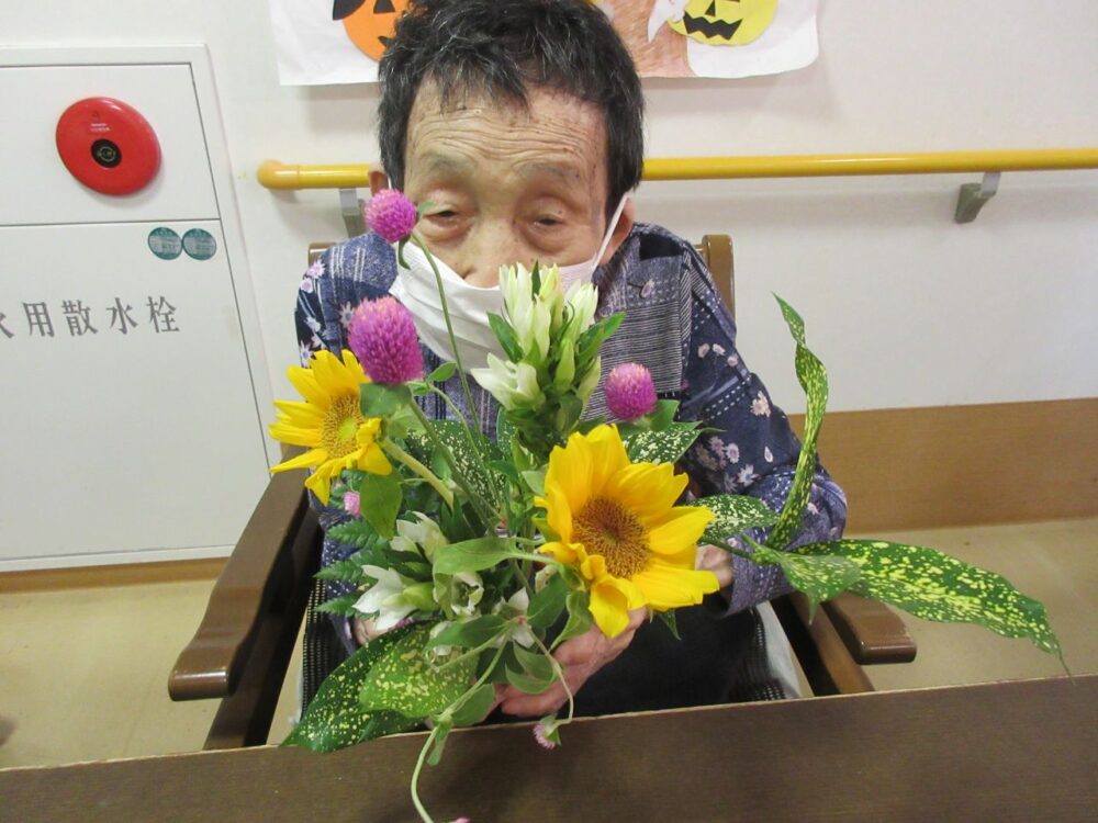 静岡市老人ホーム_フラワーアレンジメント2025.10