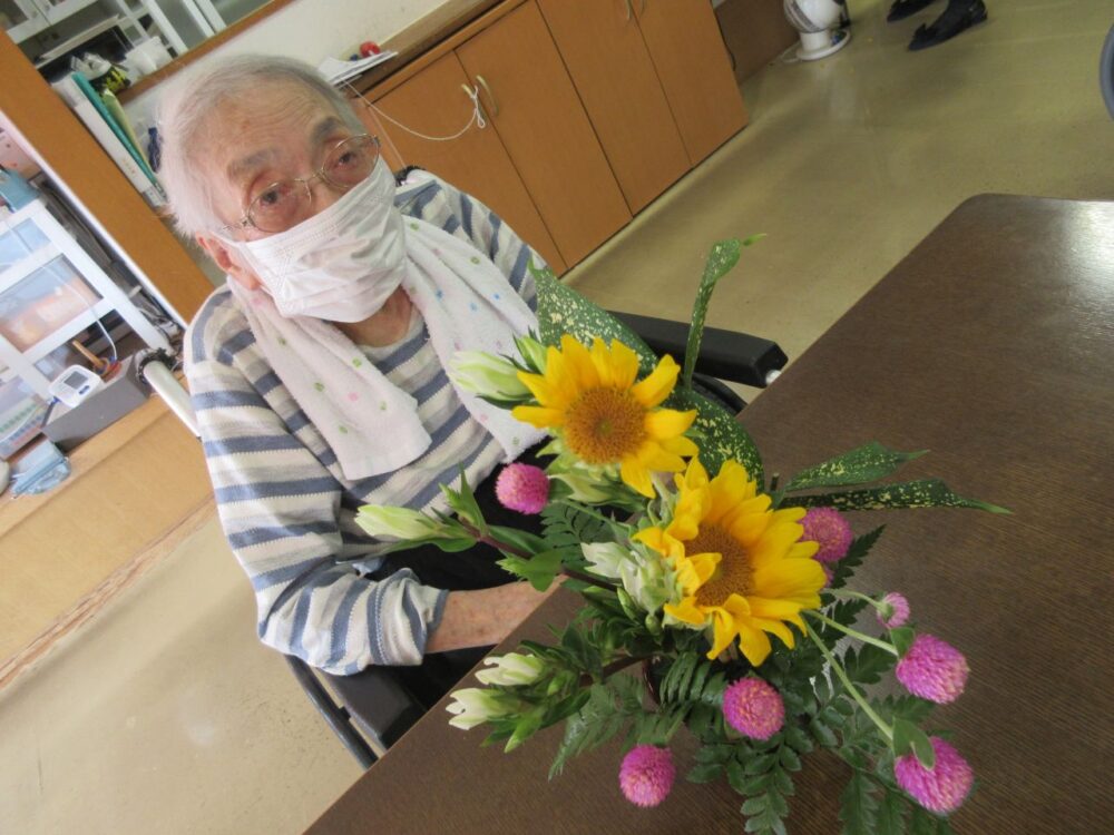 静岡市老人ホーム_フラワーアレンジメント2025.10