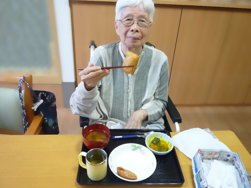 有東坂グループホーム 昼食作りレク~手作りいなり寿司~
