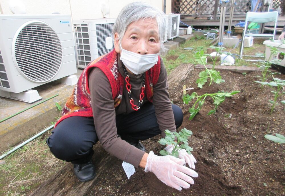 静岡市葵区グループホーム_園芸クラブ2025.10