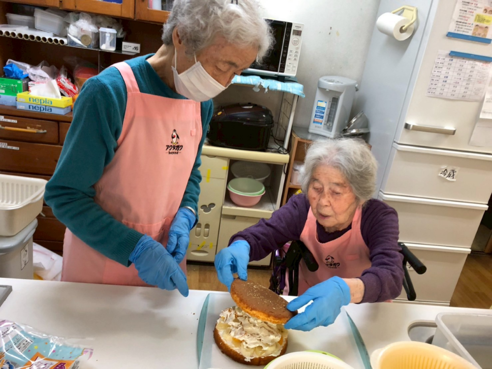 静岡市清水区グループホーム_おはぎ作り＆お誕生会