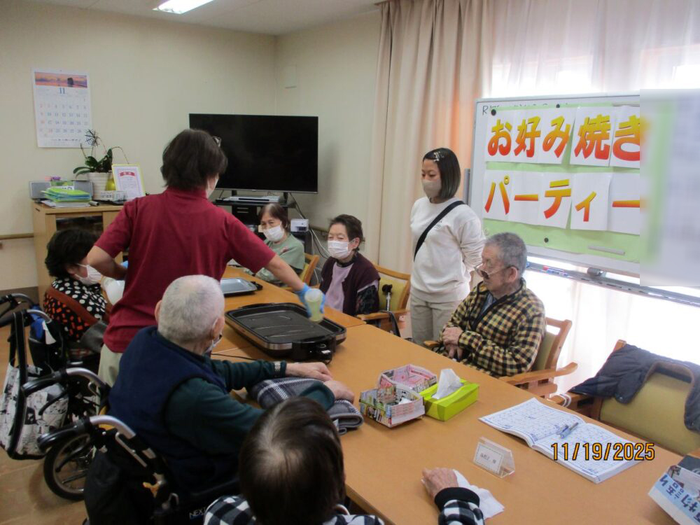 静岡市葵区グループホーム_おやつにお好み焼き